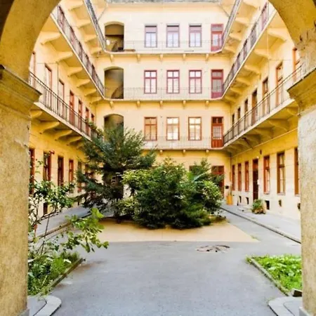 Oktogon Cozy Terrace Apartament